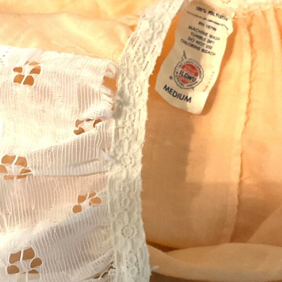 Vintage ILGWU Union Made Peach Nightgown With Lace Cap Sleeves Full Length Ruffl - Picture 11 of 11